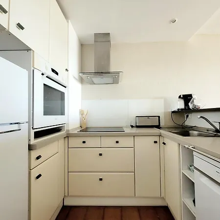 Apartment Canet-en-roussillon: T2 Moderne Avec Terrasse, Parking Prive Et Ascenseur Pour 4 Pers - Fr-1-794-129